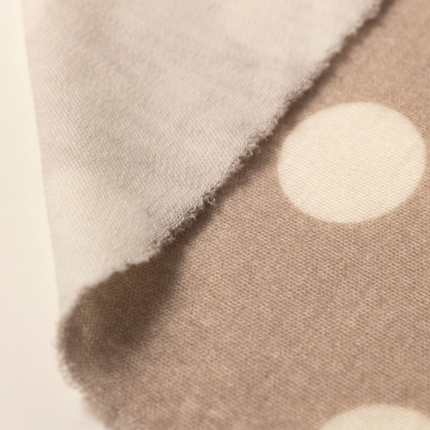 100% MERINO INTERLOCK DRUK BEŻOWE GROCHY