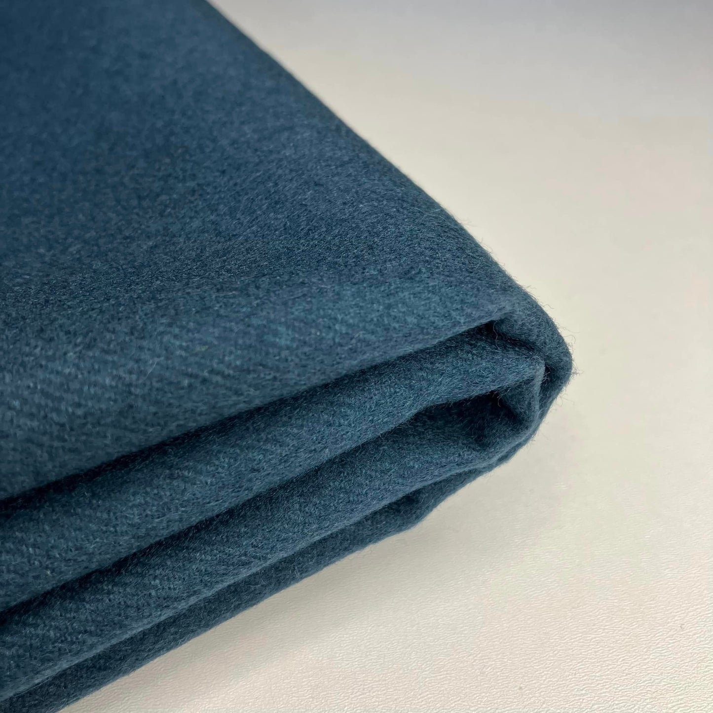 TKANINA 100% WEŁNIANA designers deadstock MORSKA Z KASZMIREM - 512