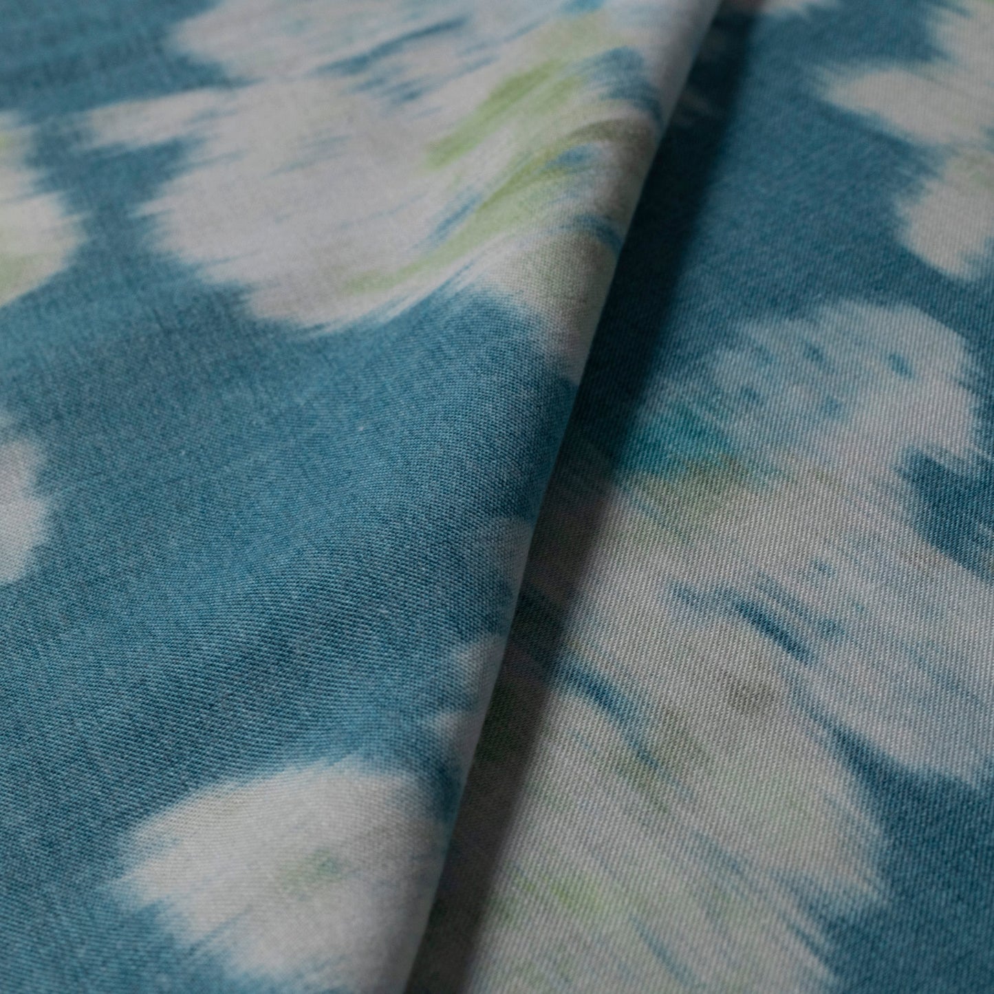 TKANINA 100% WISKOZA - ROZMYTE KWIATY - 05