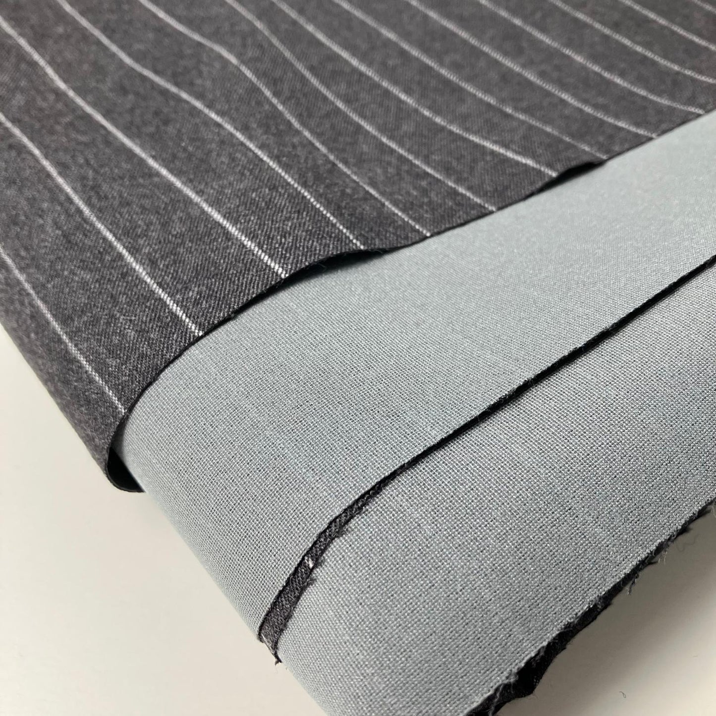 TKANINA 100% WEŁNIANA designers deadstock SZARA W PASKI - 404