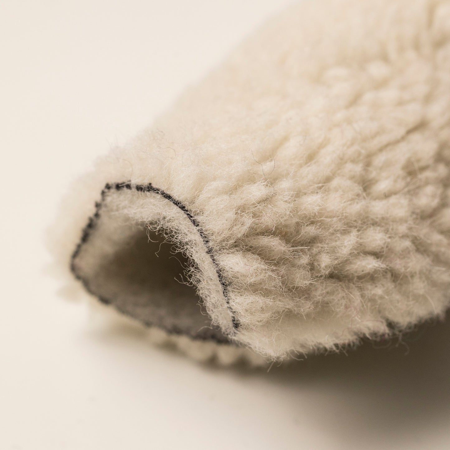 RAM 'FAT' FUR KNITTED OFF-WHITE 22 mm wool! *PL