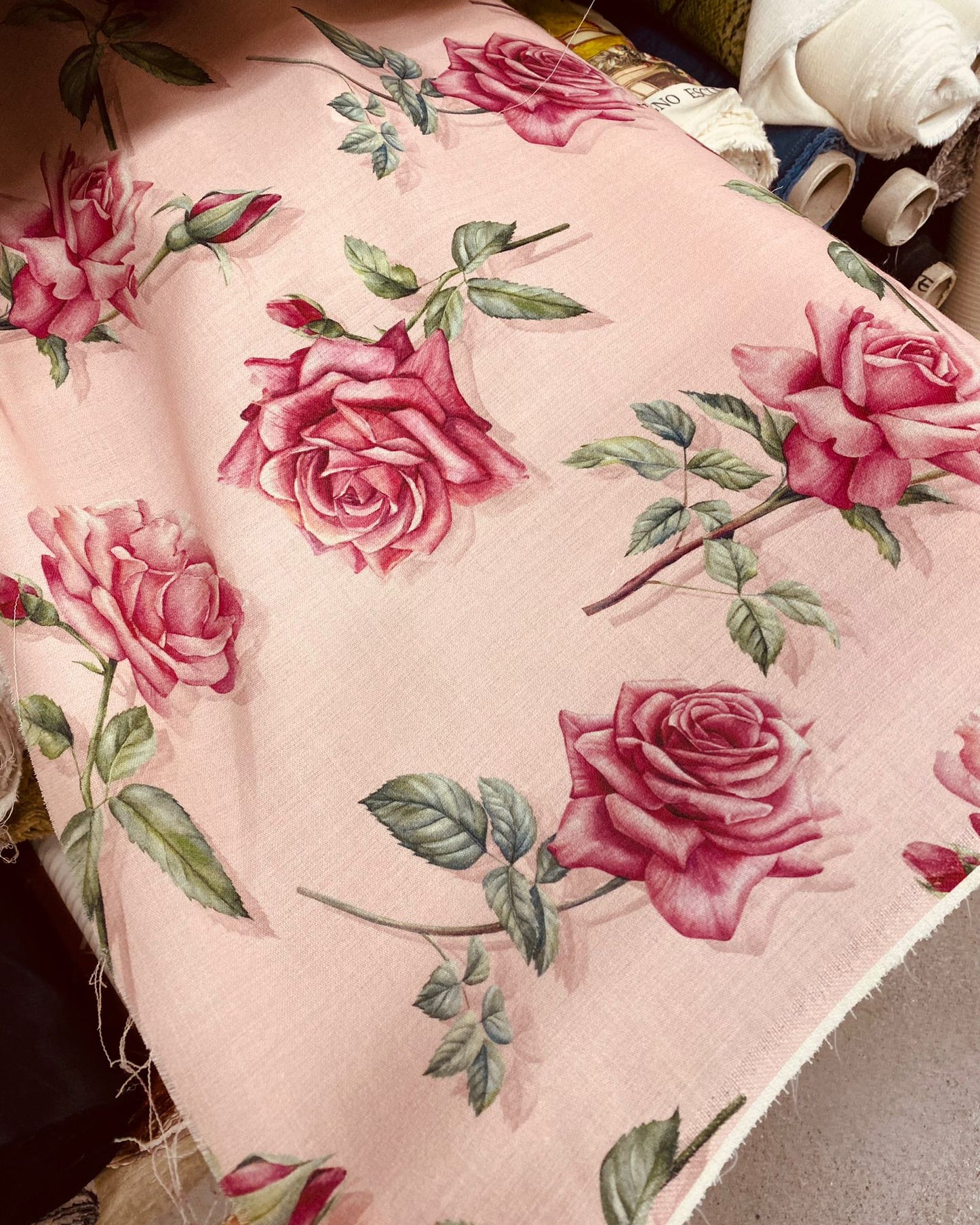 TKANINA WEŁNIANA DRUKOWANA - DZIKIE RÓŻE