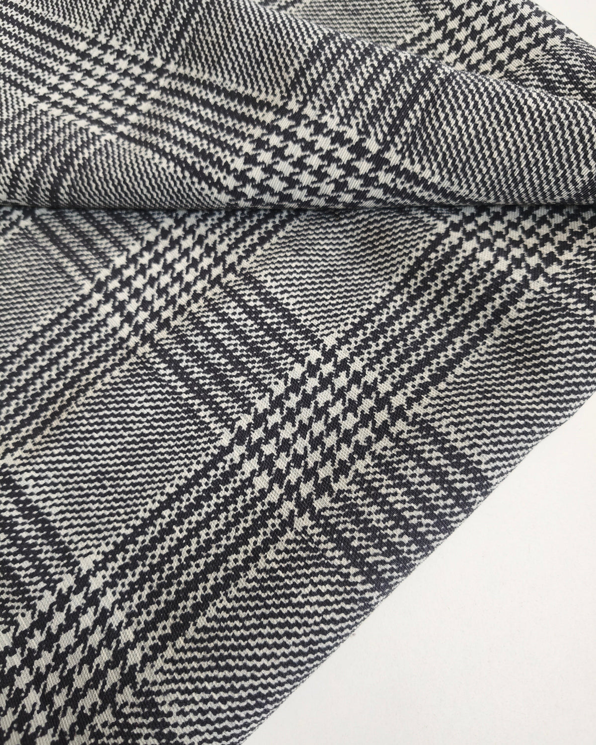 KUPON NR 45 - 85 cm - TKANINA WEŁNIANA KRATA 712