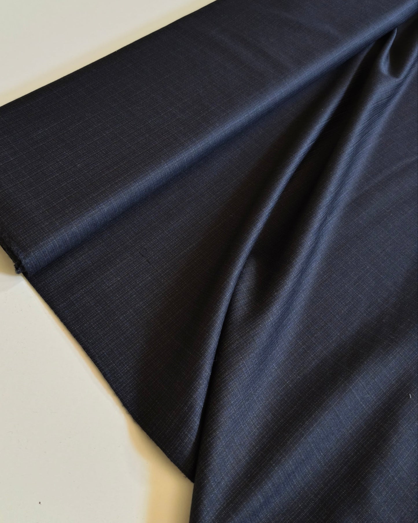 CHECKED WOOL FABRIC ON BLACK BACKGROUND - 626